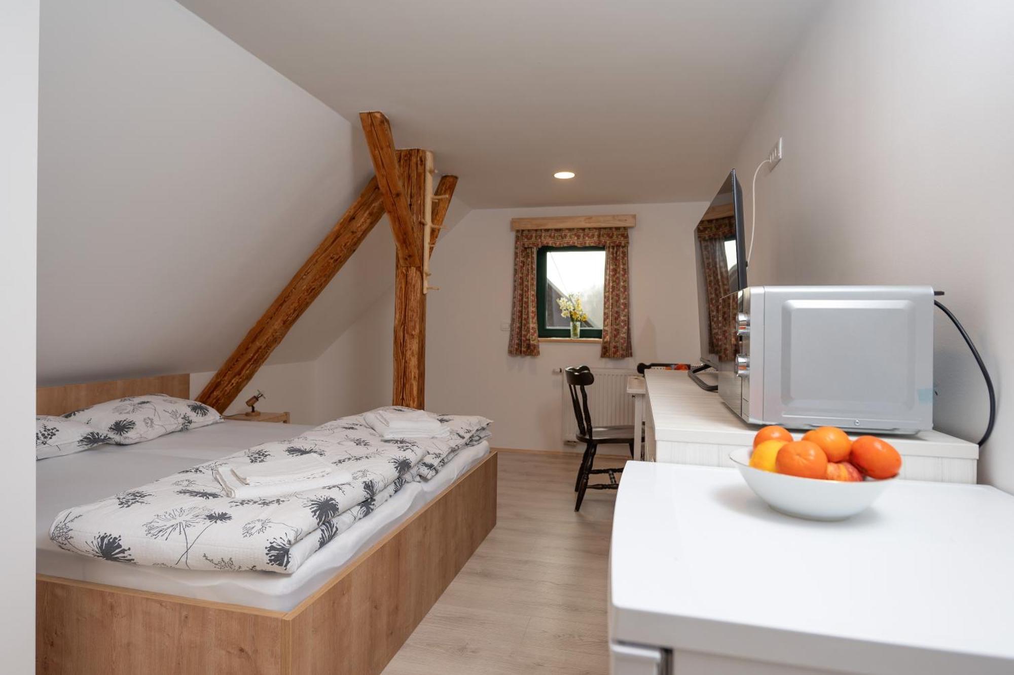 Zelena Hisa Pri Bjov Lägenhet Bohinjska Bela Exteriör bild